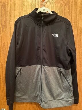 The North Face Women’s       XL/TG Black and Gray Lightweight Full-Zip Jacket
